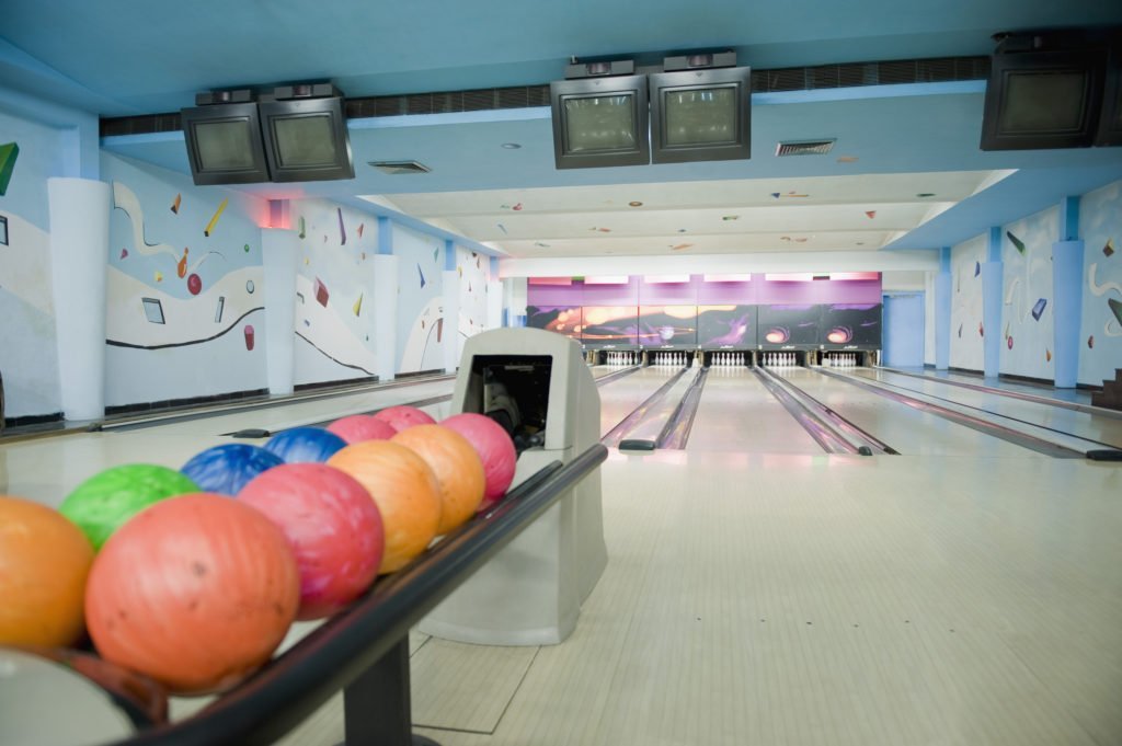 kids bowl free for summer, free summer programs for kids, keep kids off electronics, stay cool during summer