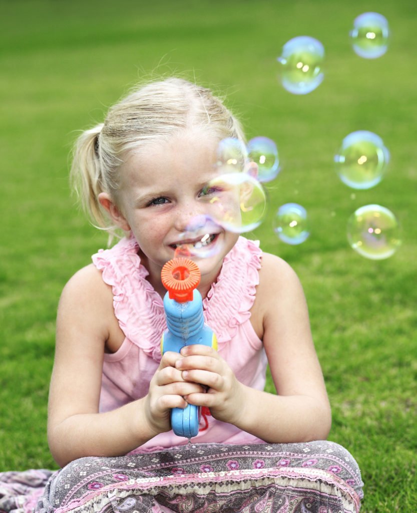 keep kids busy this summer, activities for summer, summer activities for kids, things for kids to do on summer vacation, free activity calendar, blowing bubbles for fun